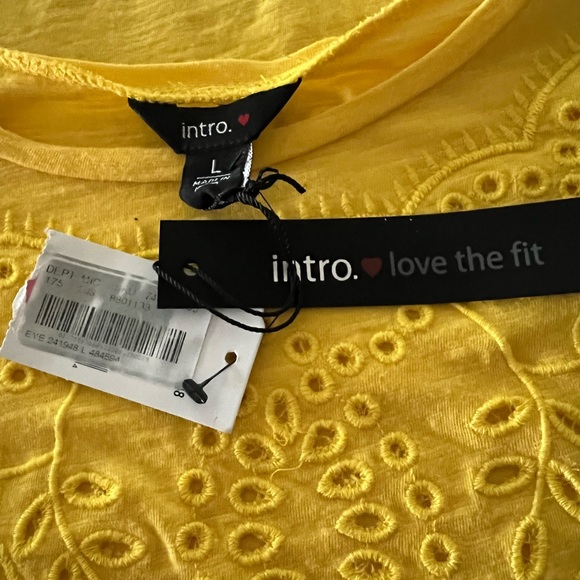 ▪️NWT INTRO Yellow Shirt with Embroidered Accent - Picture 9 of 10